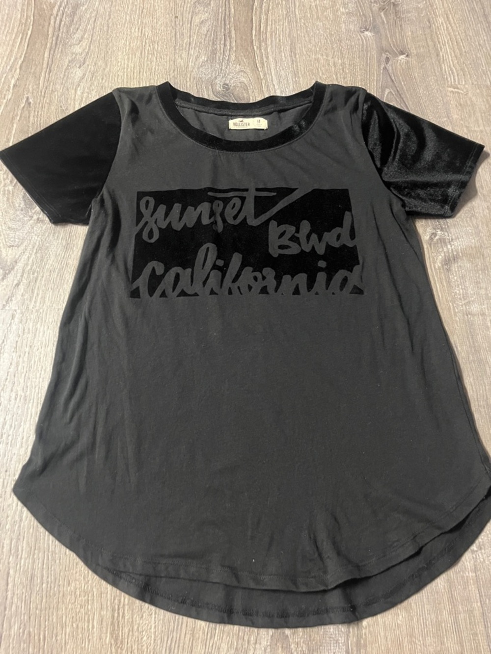 Hollister Black Short Sleeve Graphic Velvet Tee